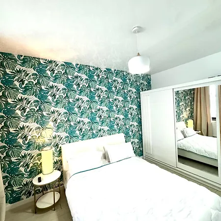 Sea View & Pool In 3* 那沃达利