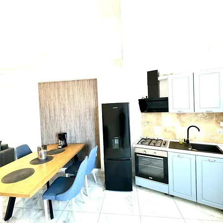 Sea View & Pool In شقة 3*