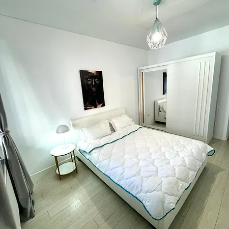 Sea View & Pool In Daire Navodari