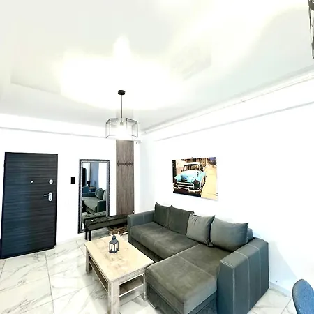 Sea View & Pool In شقة