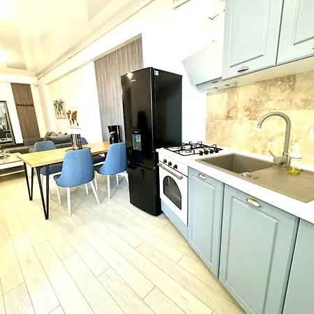 Sea View & Pool In 3*