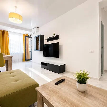 Sea View & Pool In Апартаменты Нэводари