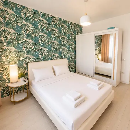 Апартаменты Sea View & Pool In Нэводари