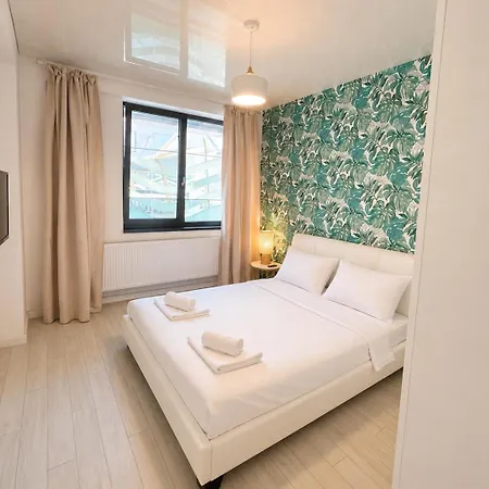Sea View & Pool In 3*
