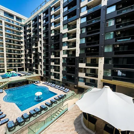 Sea View & Pool In 3* Нэводари
